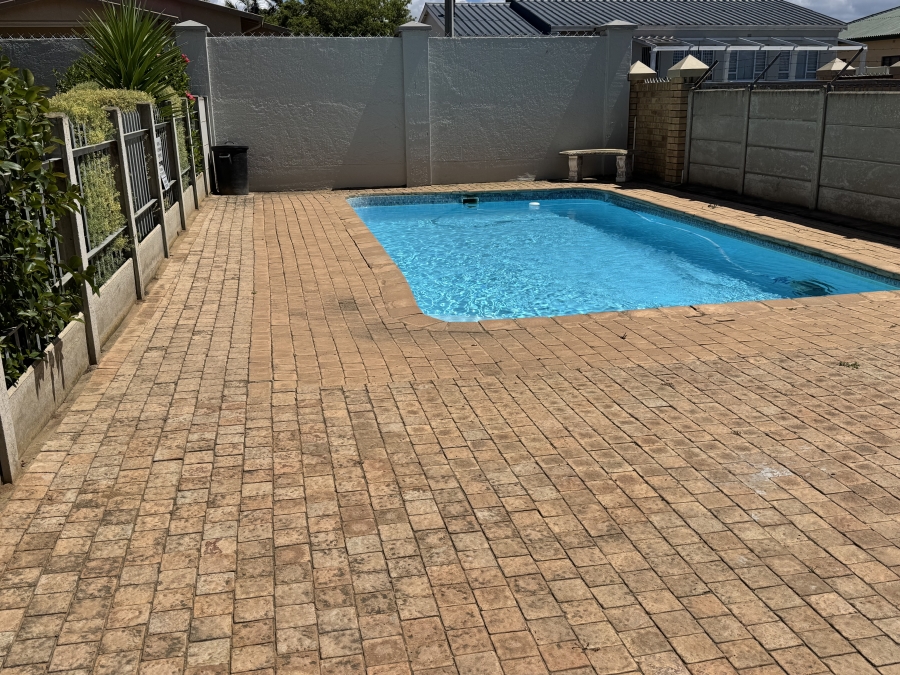 2 Bedroom Property for Sale in Hartenbos Central Western Cape